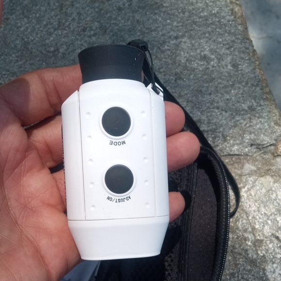 White Digital Rangefinder with Case - Picture 4 of 8